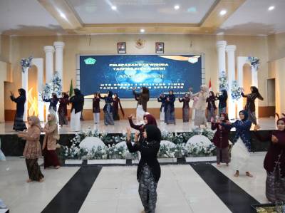 Isak Haru dan Kenangan Masa Kecil Iringi Langkah Pelepasan Siswa MTs Negeri 1 Belitung Timur